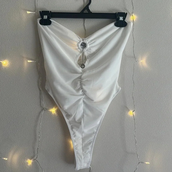 Princess Polly O Ring Mesh Lined Halter Bodysuit​​​​​​​ - Picture 5 of 6